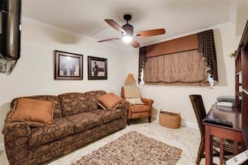 Windward Point Elevator Heated Pool 2 Br condo by RedAwning