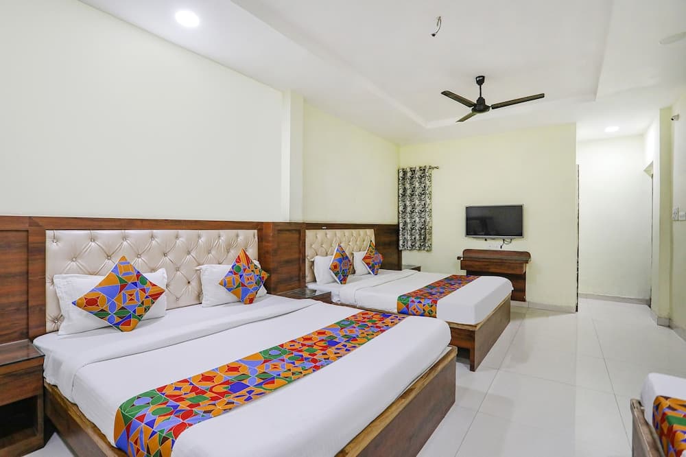 Fabhotel Naresh Palace