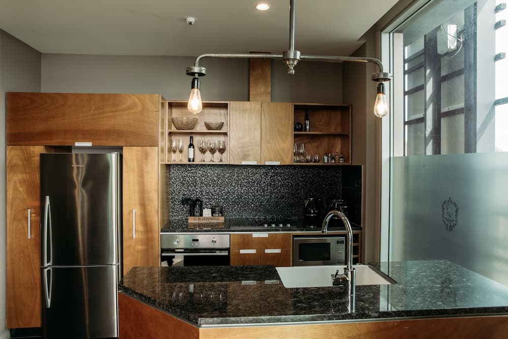 King and Queen Hotel Suites