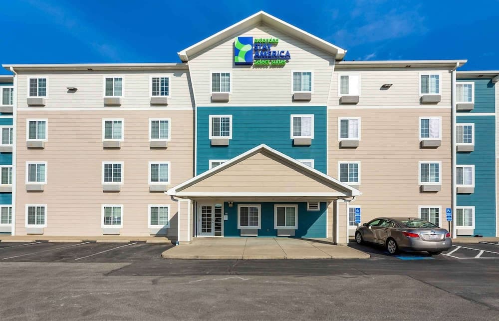 Select Suites Cleveland Avon