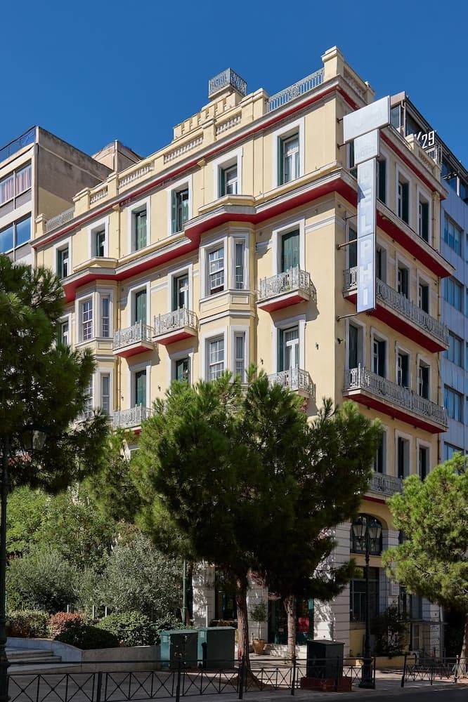 Delphi Art Hotel