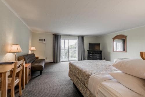 Beach Cove Waterfront Inn
