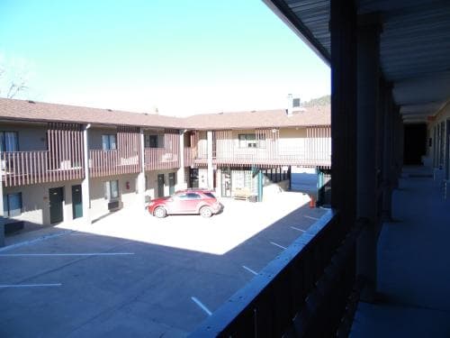 Bear Lodge Motel