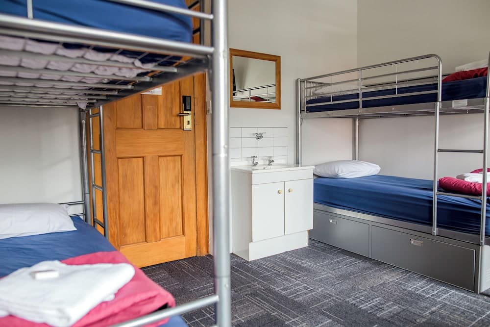 The Cambridge Hotel & Backpackers