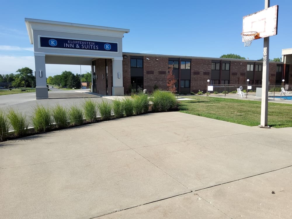 Klopsenstein Inn & Suites