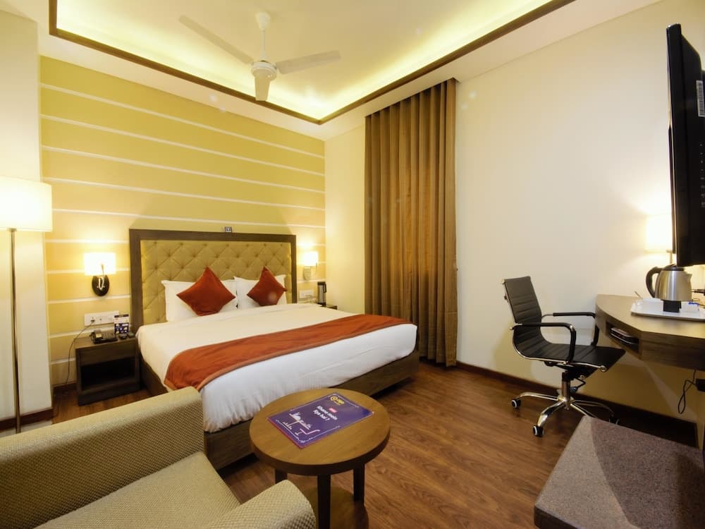 OYO 3763 Naeeka Hotel