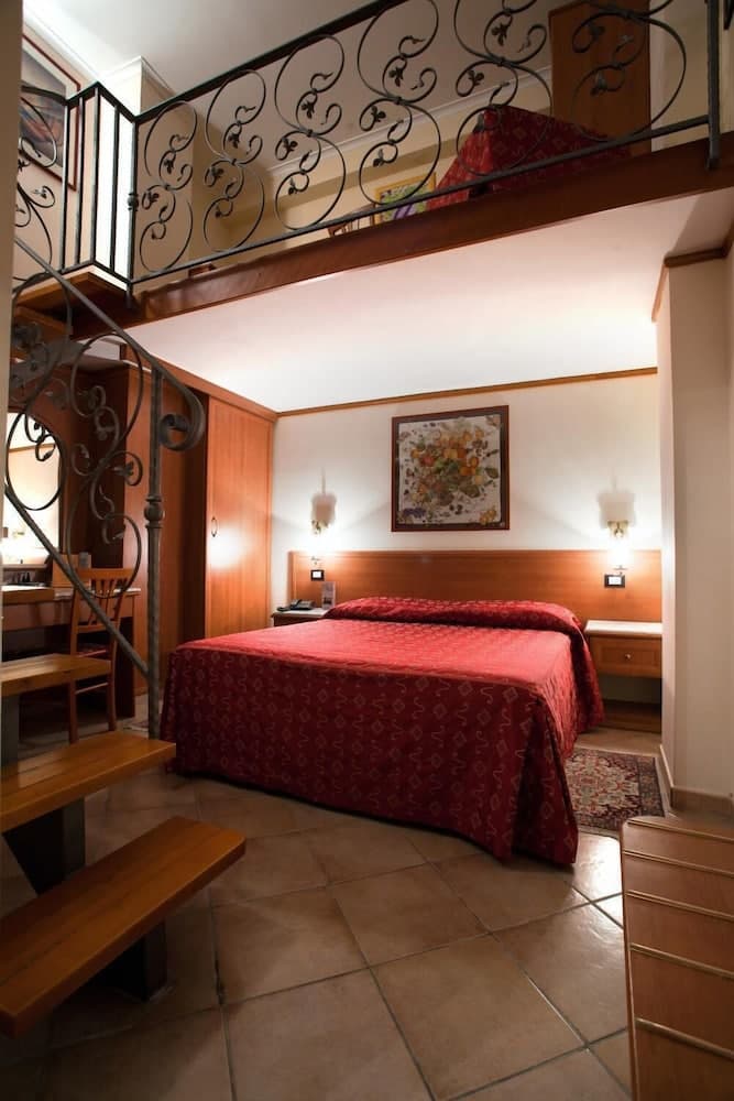 Hermitage Capua Hotel