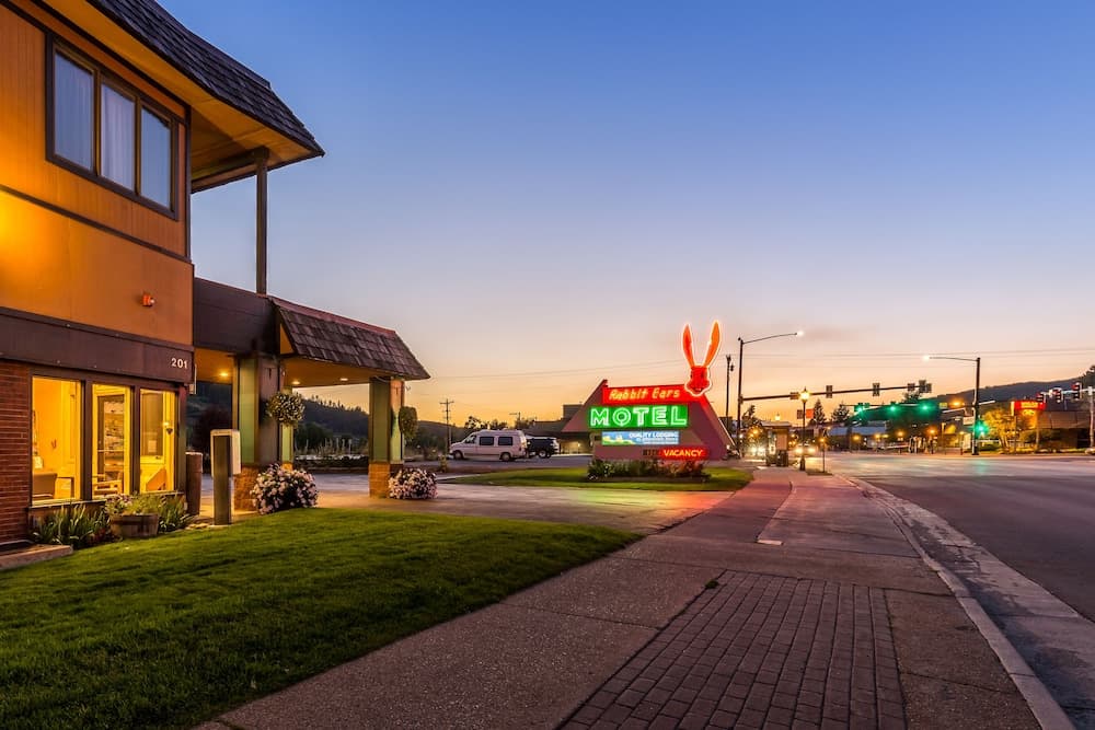 Rabbit Ears Motel