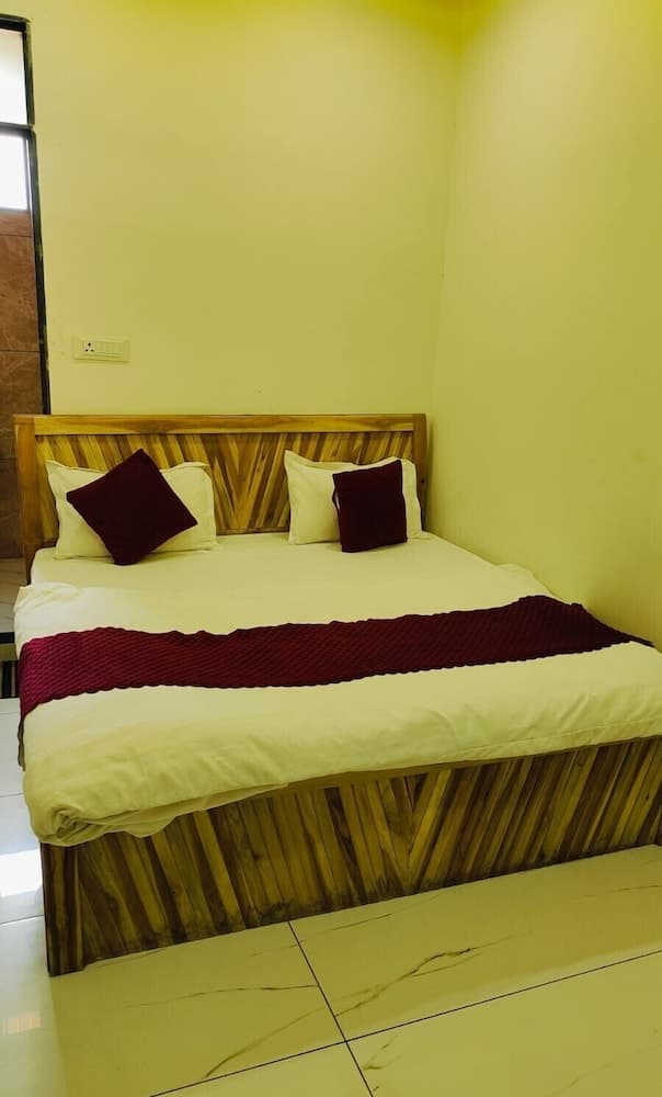 Ram Basant Hotel & Resturant