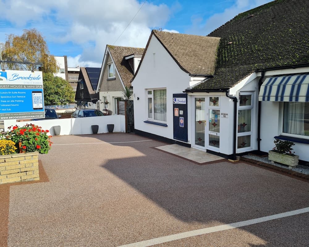 Brookside Guest House & Mini Spa