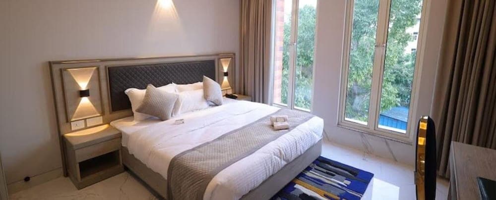 Fabhotel Prime Hampton By Ics