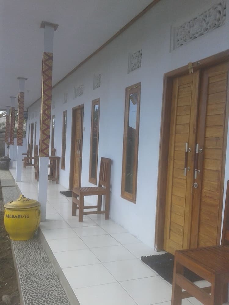 Menjangan Hostel
