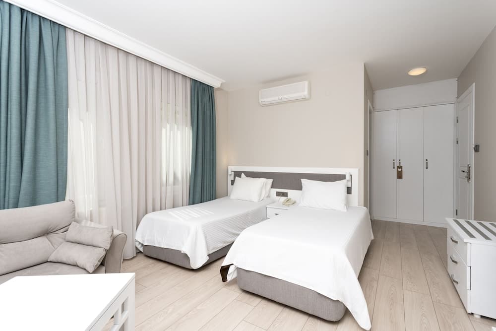 Bay Nihat Lale Otel
