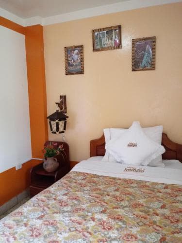 Hostal Karajia