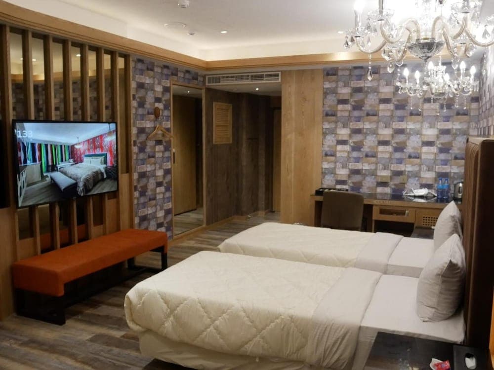 Hola Motel