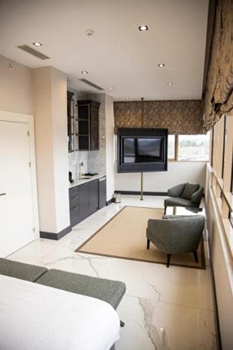 Hilly Hotel