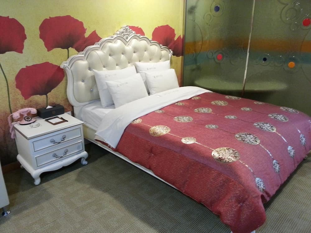 MJ Hotel