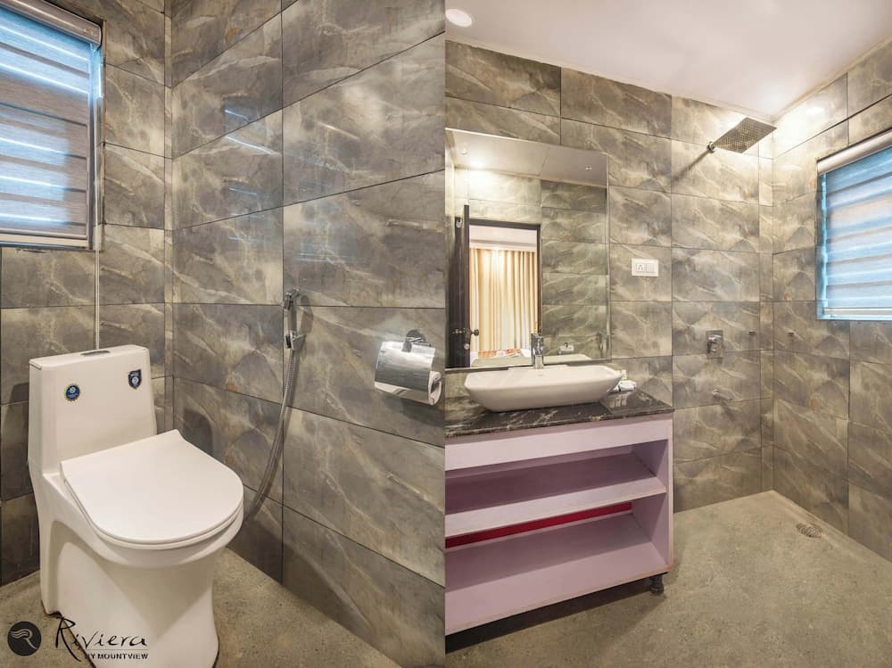 Hotel Riviera By Mount view