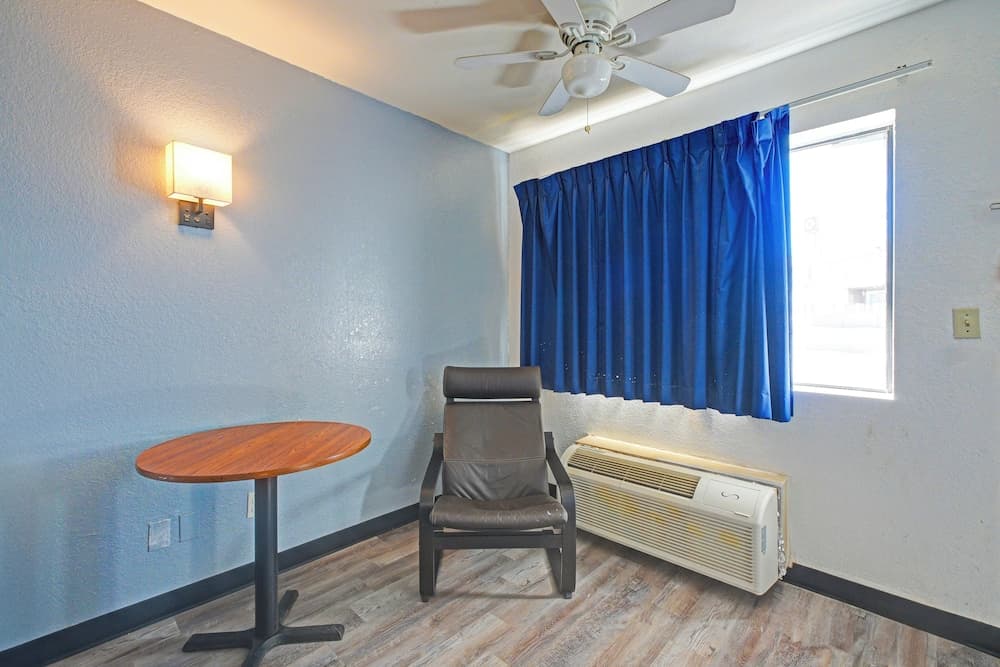 Motel 10