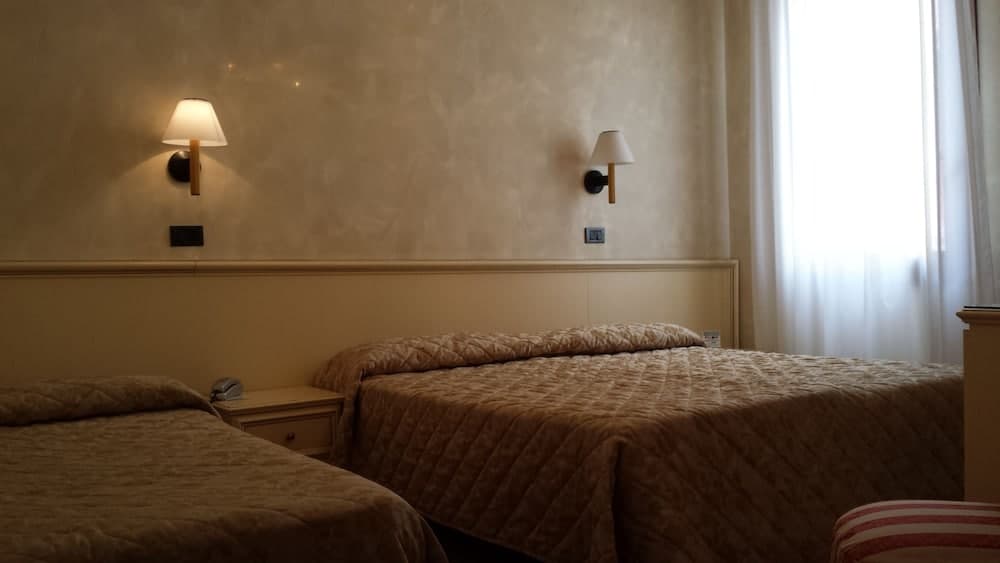 Carlton Capri Hotel