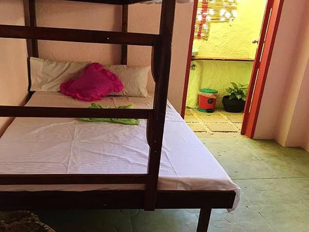 Elternative Hostel