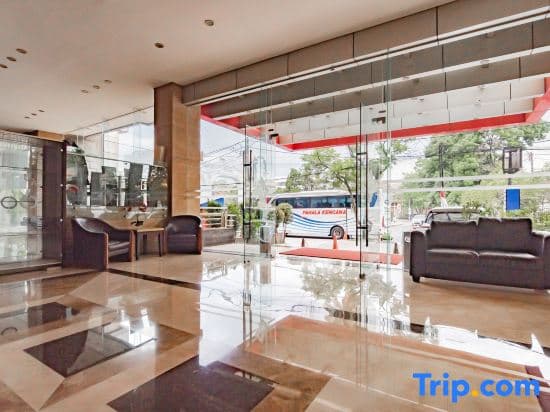 Urbanview Hotel Newton Riau Bandung by RedDoorz