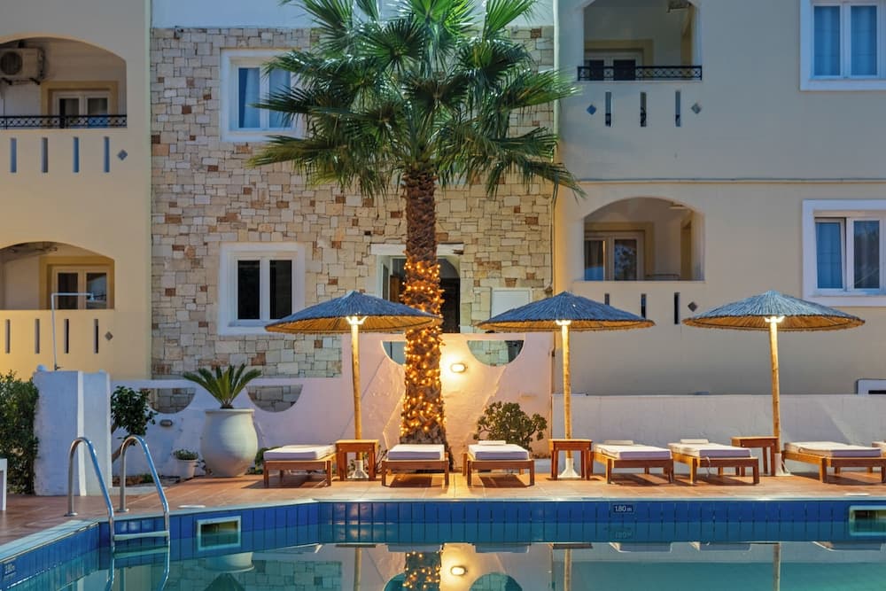 Nikos Apartments