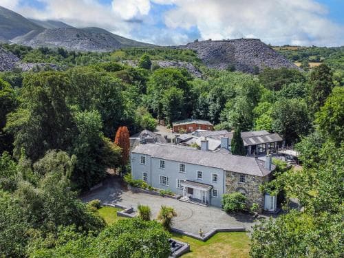 Bryn Derwen Lodge