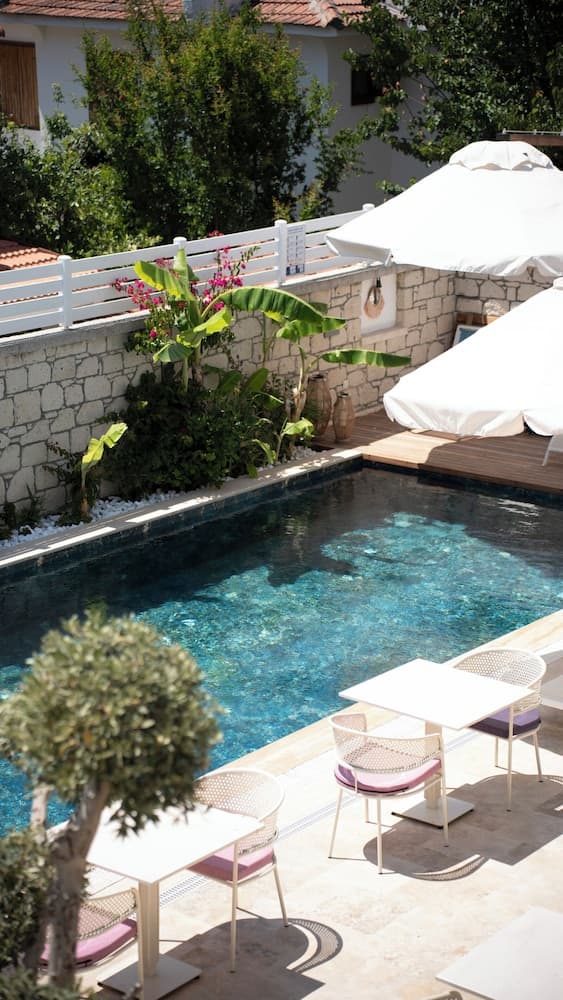 Peri Hotel
