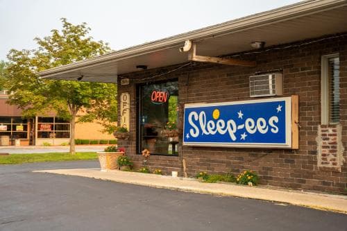 Sleep ees Inn