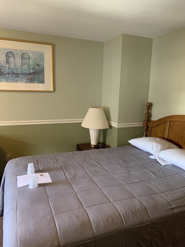 Brookside House Lodging