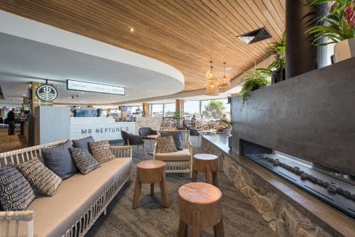 Lakes Hotel