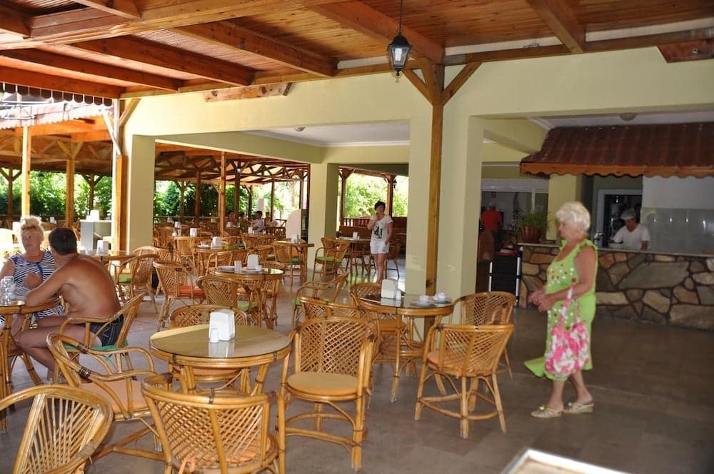 Larissa Inn