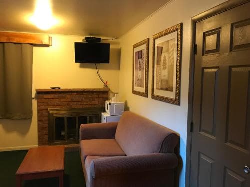 Frontier Lodge