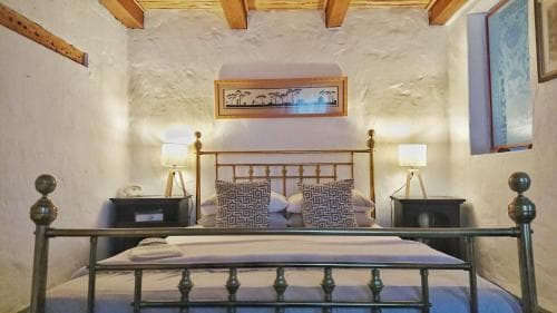 Old Thatch Lodge