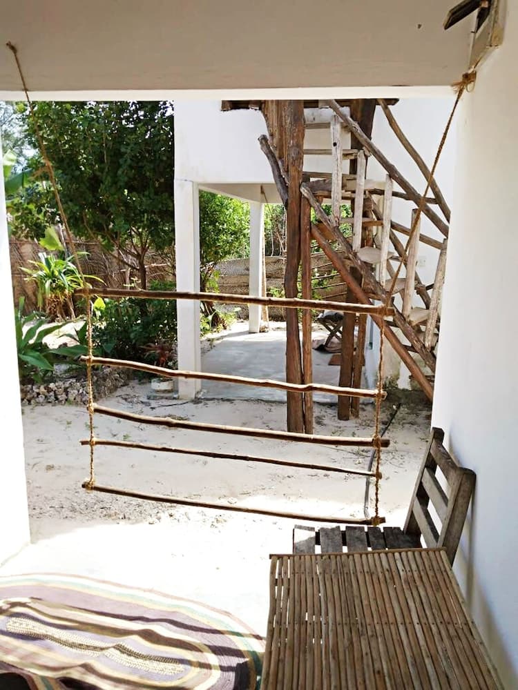 Tuna Lodge