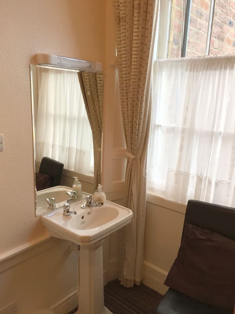 Tania Guest House