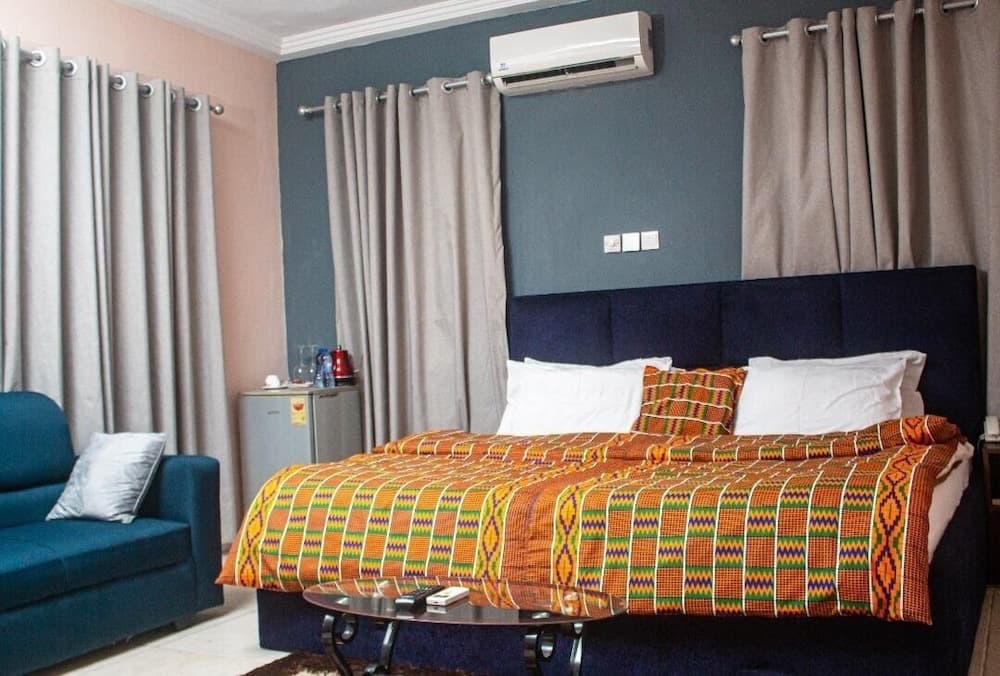 ULTIMATE HOTEL