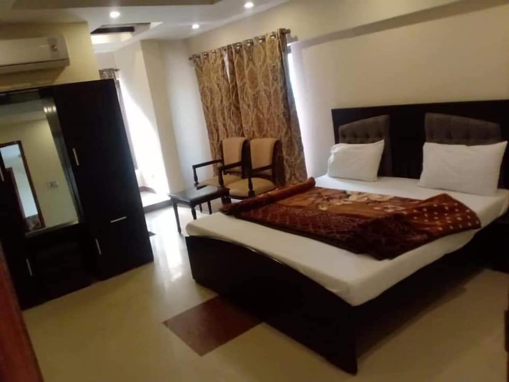 Hotel Pak Continental