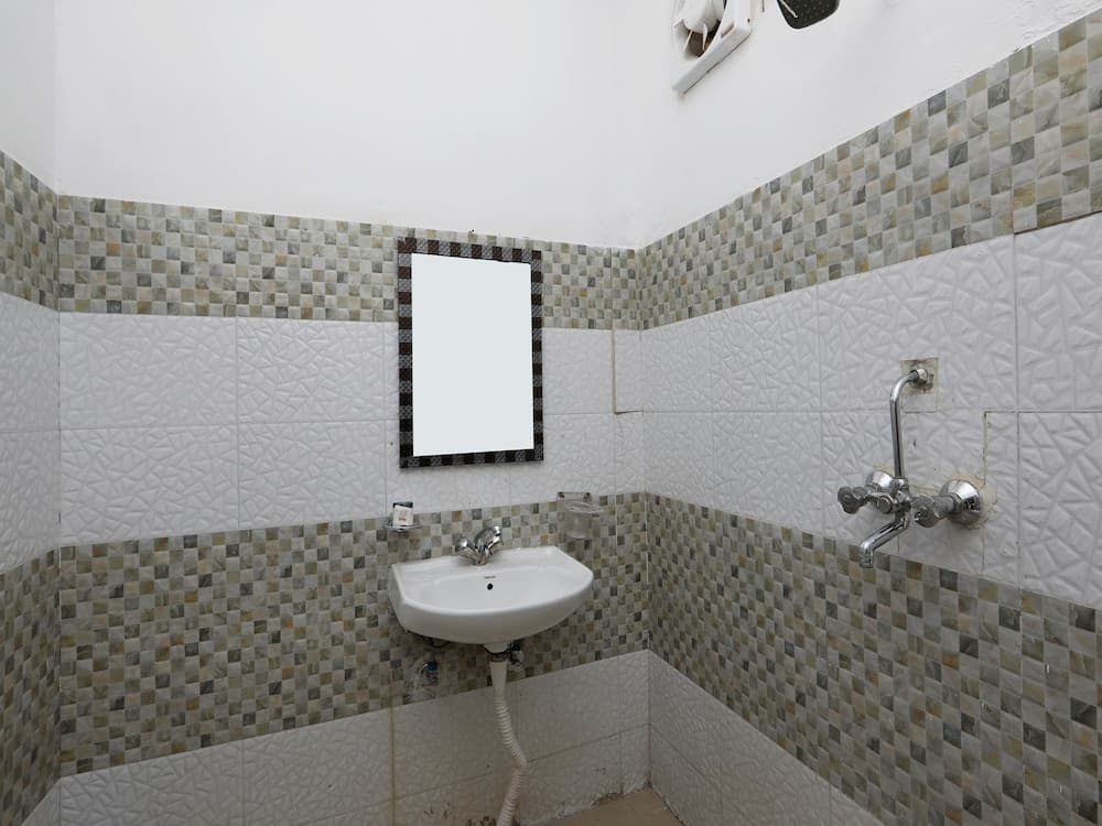 OYO 36700 Moonlight Residency