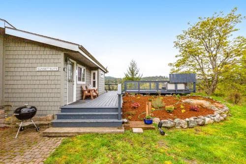 Deer Harbor View Cottages