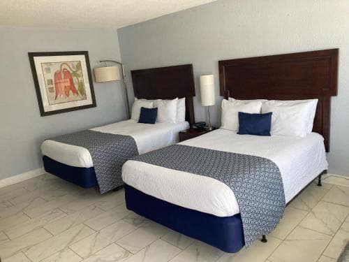 Edge Water Inn