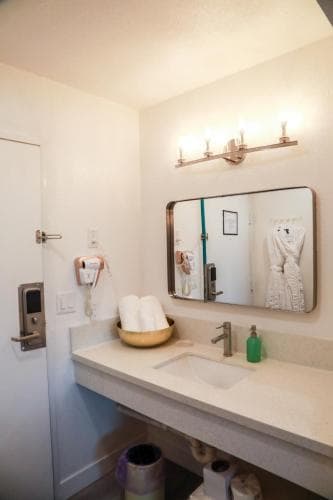 Dragonfly Inn & Suites