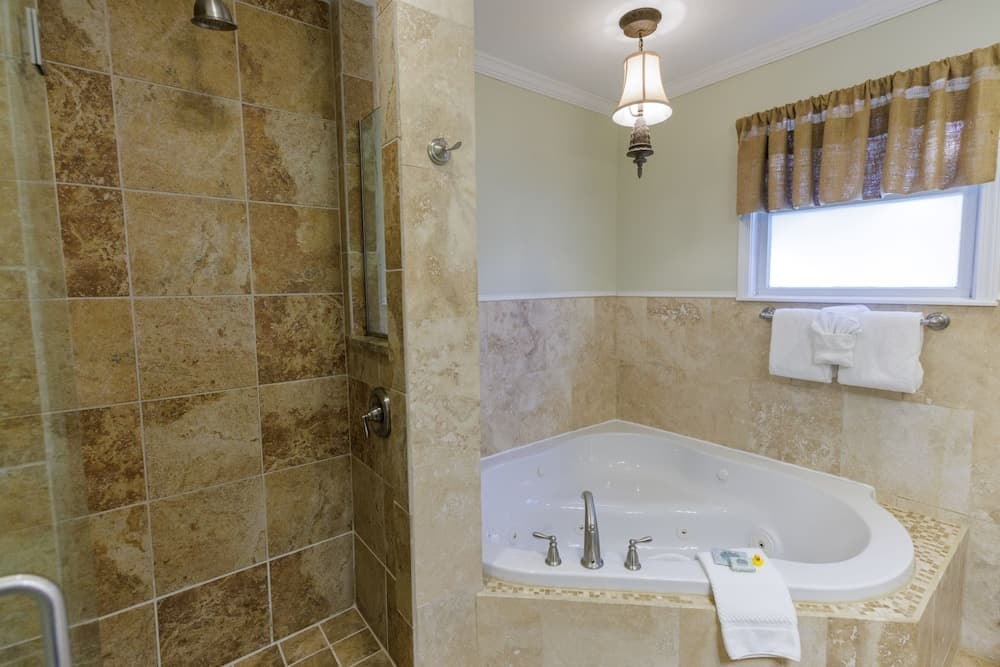 Chanticleer Inn Bed & Breakfast