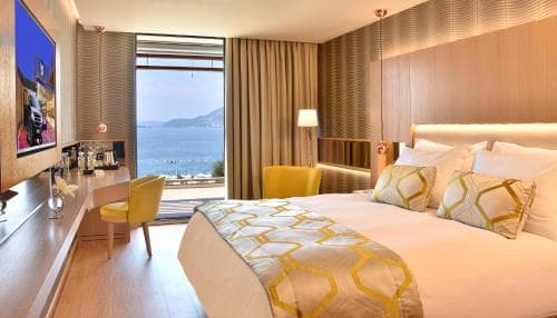 Maestral Resort & Casino