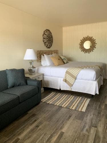 Pirates Cove Motel