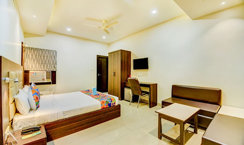 Fabhotel Solitaire Inn