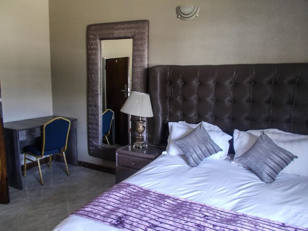 Tecla Lodges