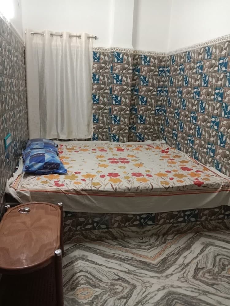 Mayapur Yatri Nivas