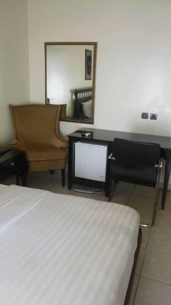 Lagoon Crest Hotel